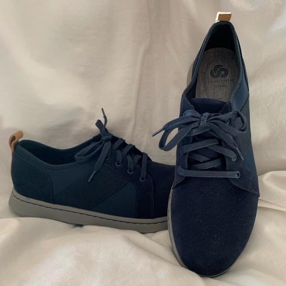 Clarks Cloudsteppers blue 'Step Move Fly' sneakers - Picture 1 of 10